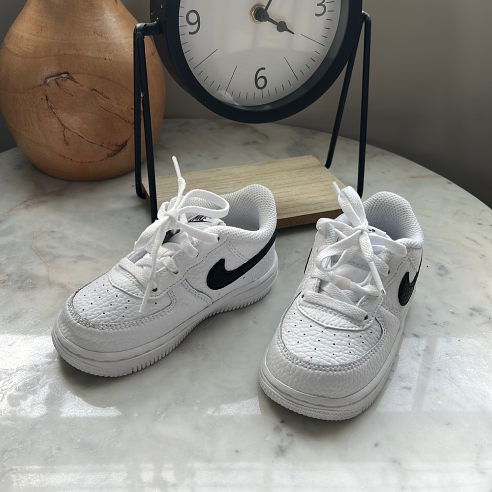 Like new!' Very clean great condition Air Force ones